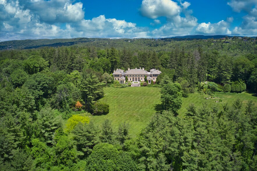 More Photos Of 11 Hawthorne Rd, Lenox Hotel For Sale
