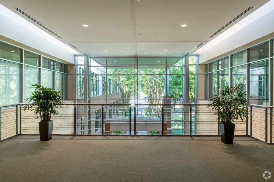 More Photos Of 9601 Amberglen Blvd, Austin Office For Lease