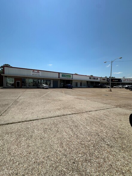 More Photos Of 1700 Terry Rd, Jackson General Retail For Sale