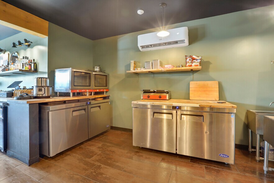 More Photos Of 21 O'neil St, Kingston Restaurant For Sale