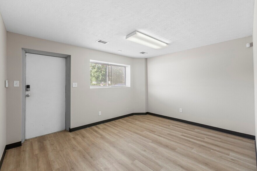 More Photos Of 18083 FM 1314 Rd, Conroe Warehouse For Lease