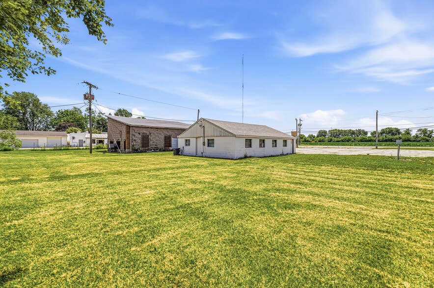 More Photos Of 7874 E State Road 28, Elwood Flex For Sale