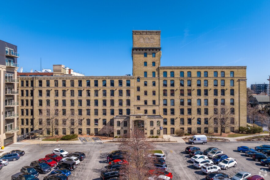 More Photos Of 700 W Virginia St, Milwaukee Office For Lease