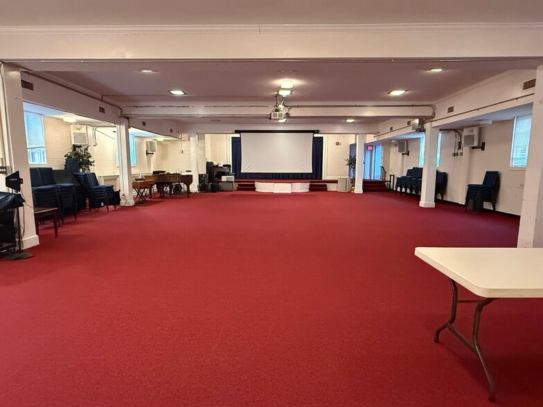 More Photos Of 1400 Russell Rd, Alexandria Religious Facility For Sale