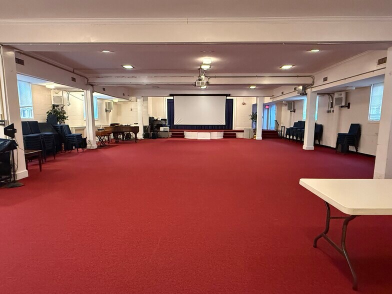 More Photos Of 1400 Russell Rd, Alexandria Religious Facility For Sale