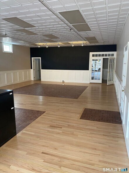 More Photos Of 89 Whitfield St, Guilford Storefront Retail Office For Lease