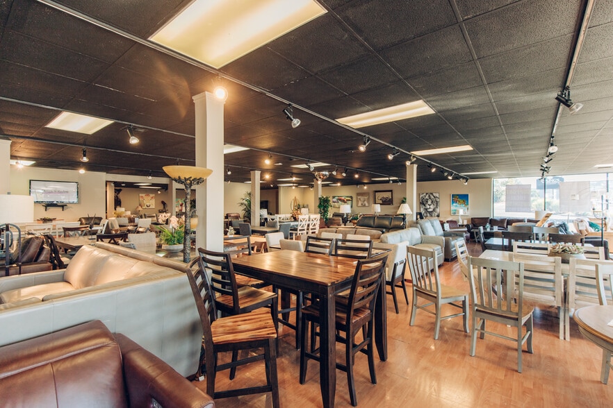 More Photos Of 11847 SW Pacific Hwy, Tigard Freestanding For Lease