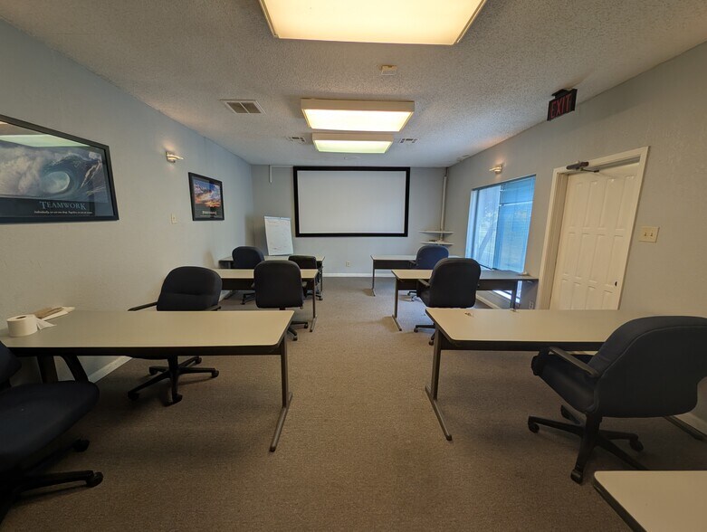 More Photos Of 711 Melrose Dr, Waco Office For Sale