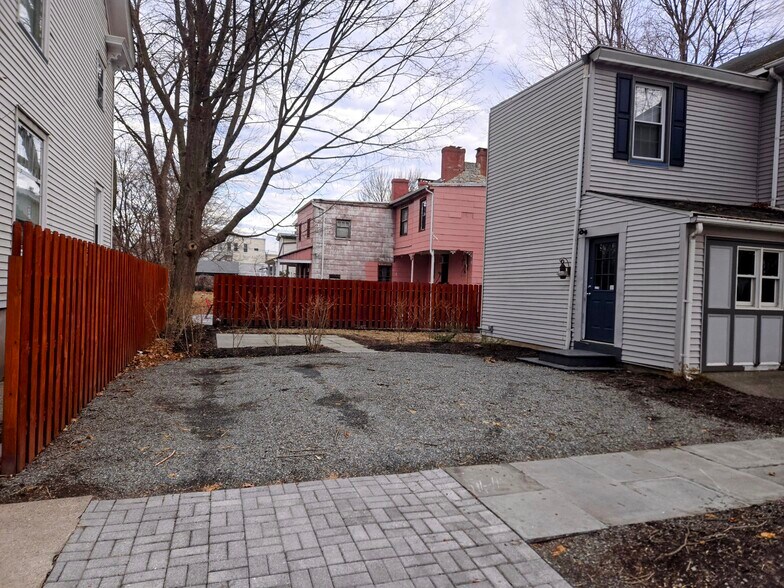 More Photos Of 130 Mansfield St, Belvidere Office Residential For Lease
