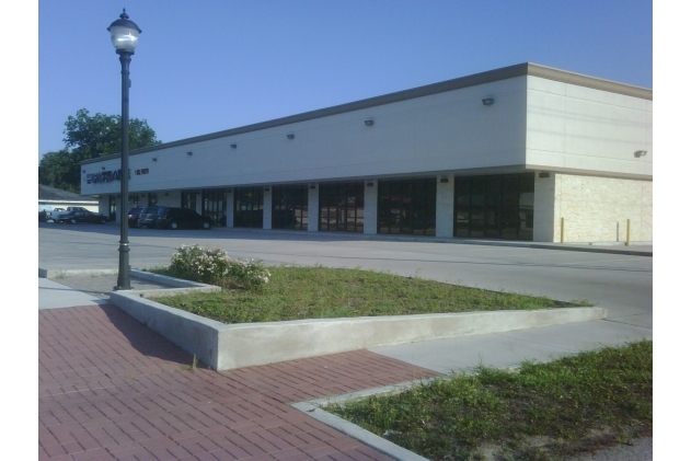 Primary Photo Of 200-201 N Main St, Sweeny Storefront For Lease