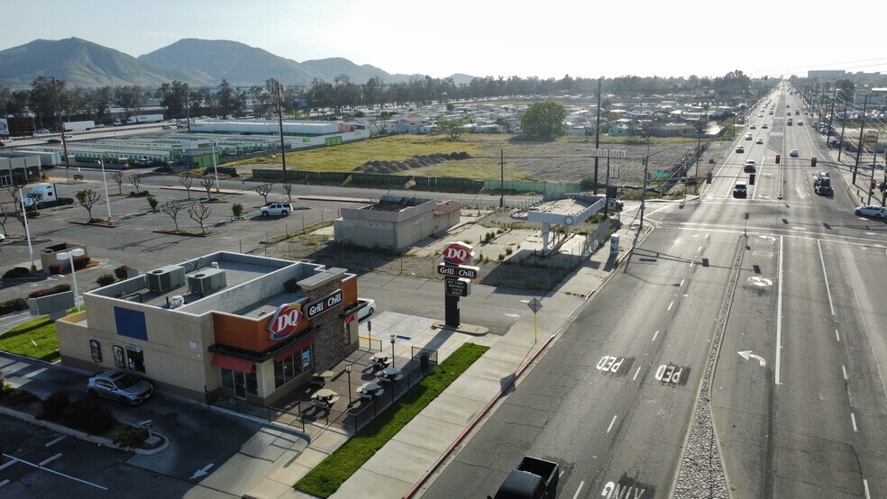 More Photos Of 18509 Valley Blvd, Bloomington Convenience Store For Lease