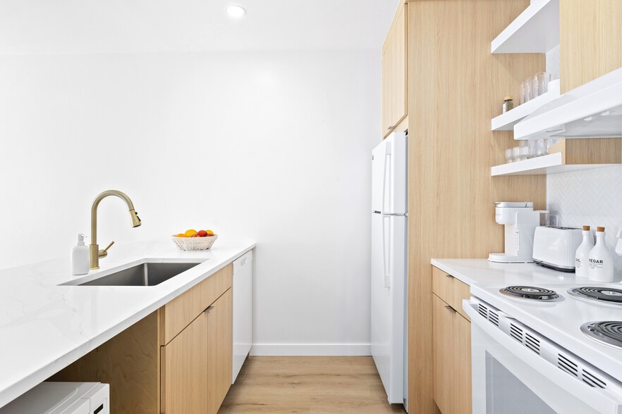 More Photos Of 525 N Federal Hwy, Lake Worth Beach Hotel For Sale