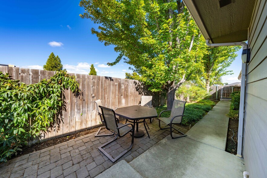 More Photos Of 2436 W Main St, Medford Office For Sale