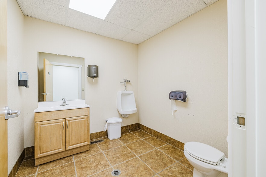 More Photos Of 1120 Hacienda Ranch Rd, Wells Truck Terminal For Sale