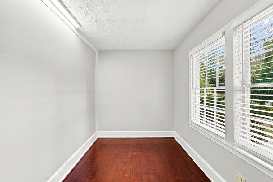 More Photos Of 255 Norcross St, Roswell Office For Lease