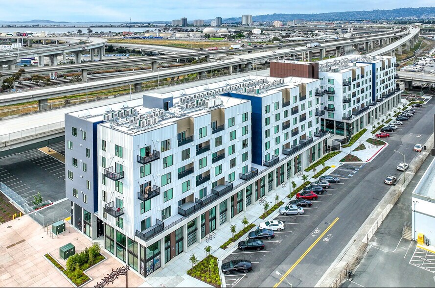 More Photos Of 2121 Wood St, Oakland Flex For Lease