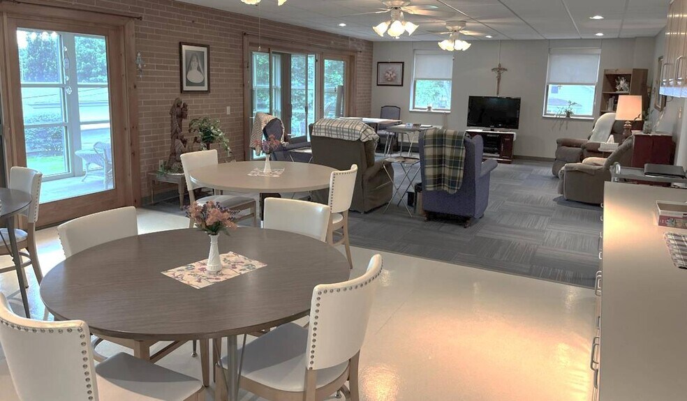 More Photos Of 2408 W Heading Ave, West Peoria Healthcare For Sale