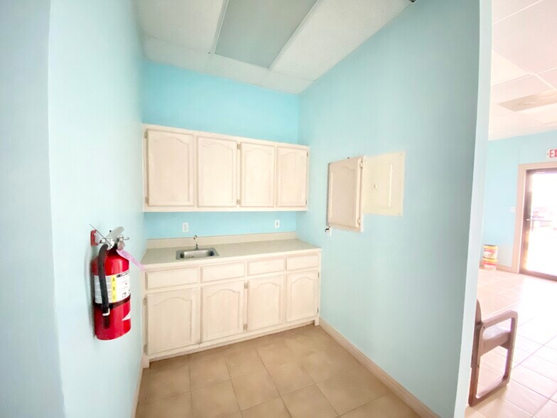 More Photos Of 3102 E Business 83, Weslaco Office For Lease