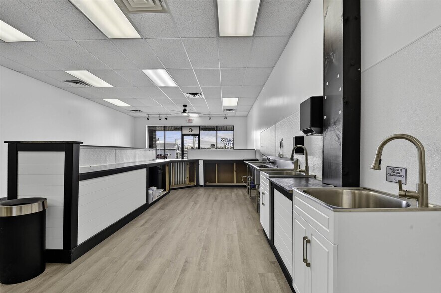 More Photos Of 1100 Croy Dr, Findlay Storefront Retail Office For Lease