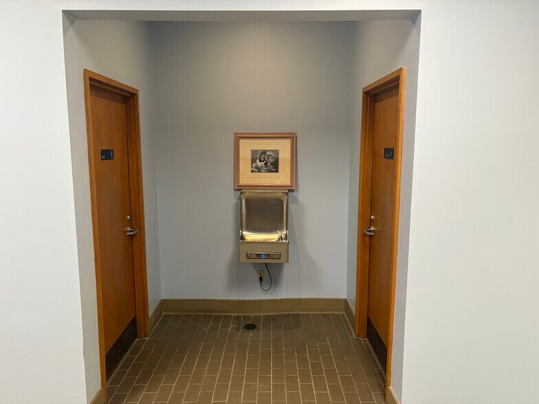 More Photos Of 29 S Lake St, Big Lake Office For Lease