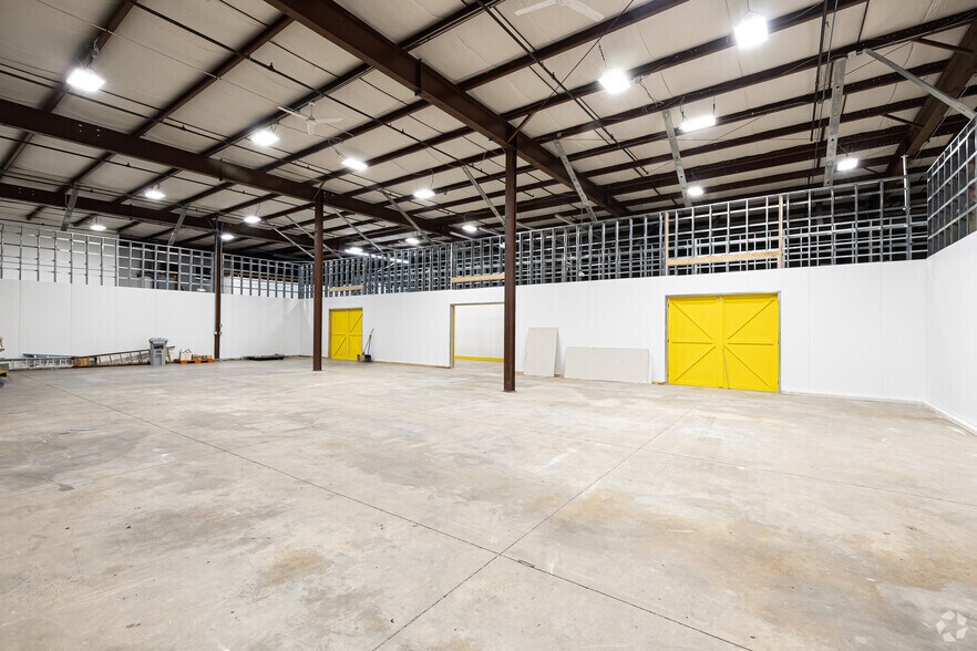More Photos Of 299 Industrial Ln, Torrington Distribution For Lease