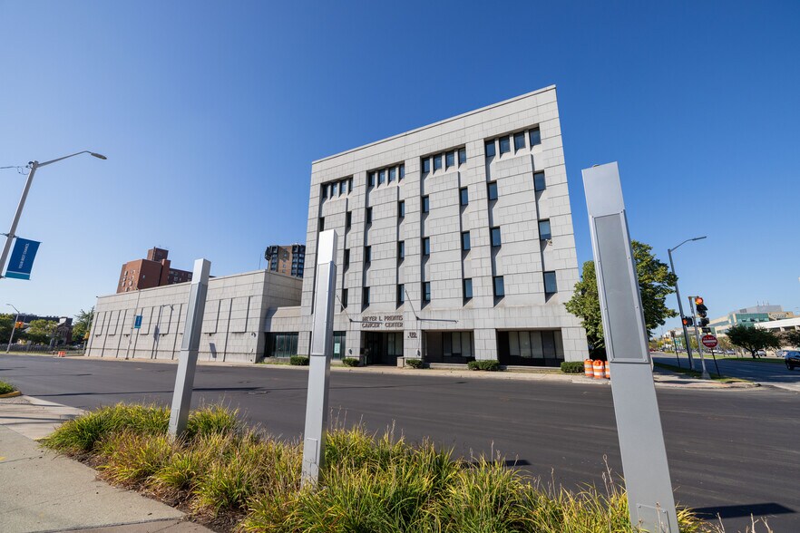 More Photos Of 110 E Warren Ave, Detroit Medical For Lease
