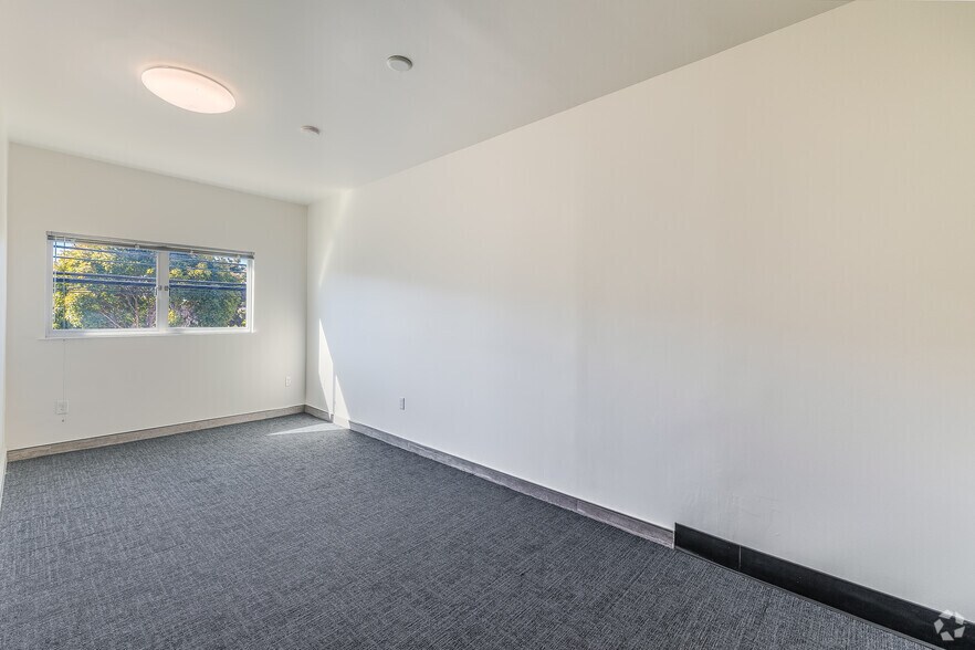 More Photos Of 1620 Innes Ave, San Francisco Land For Sale