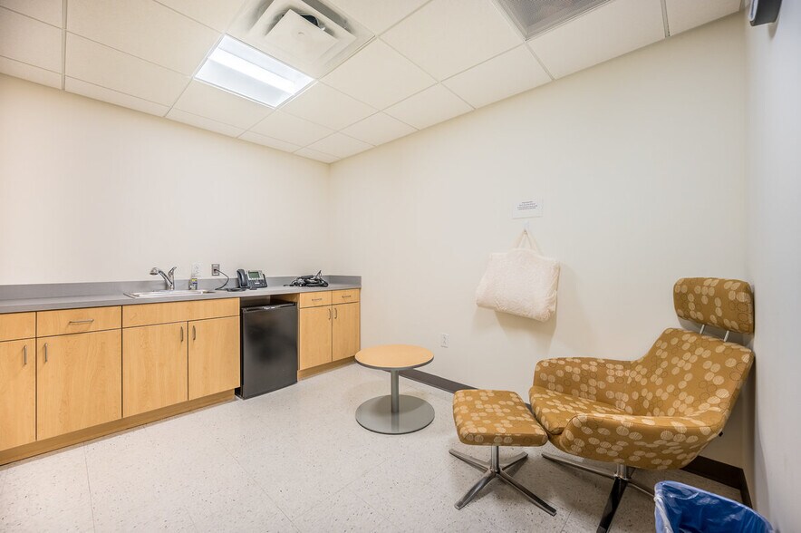 More Photos Of 4340 Corporate Rd, North Charleston Office For Lease