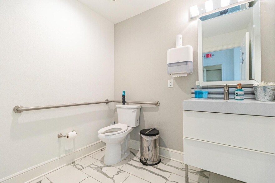 More Photos Of 410 Park Grove Dr, Katy Healthcare For Lease