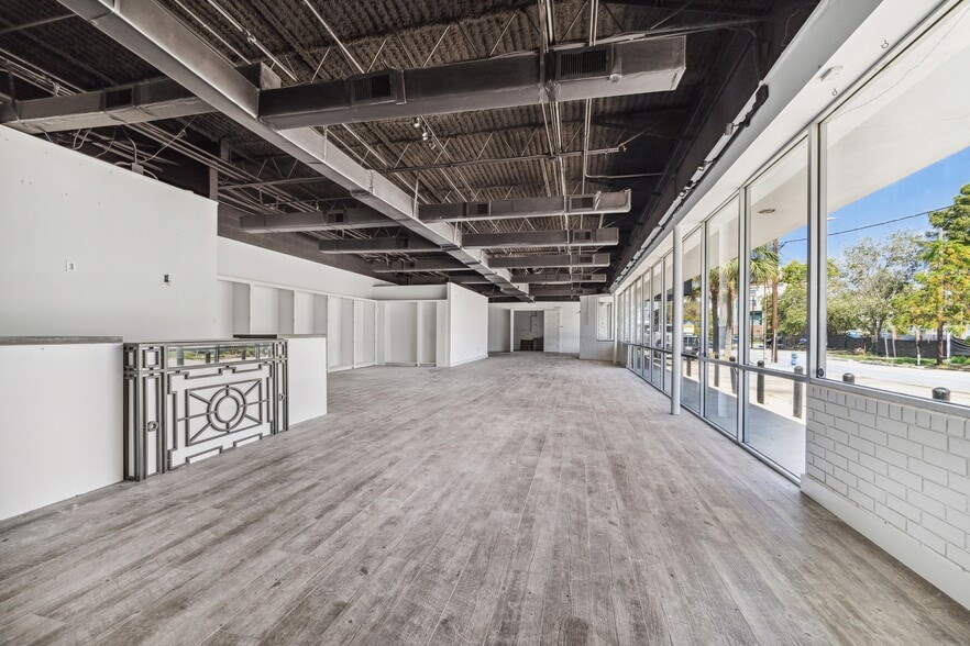 More Photos Of 2100 Waugh Dr, Houston Unknown For Lease