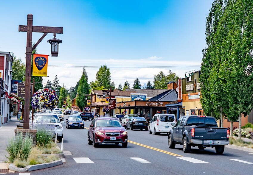 More Photos Of 1001 E Desperado Trl, Sisters Health Club For Sale