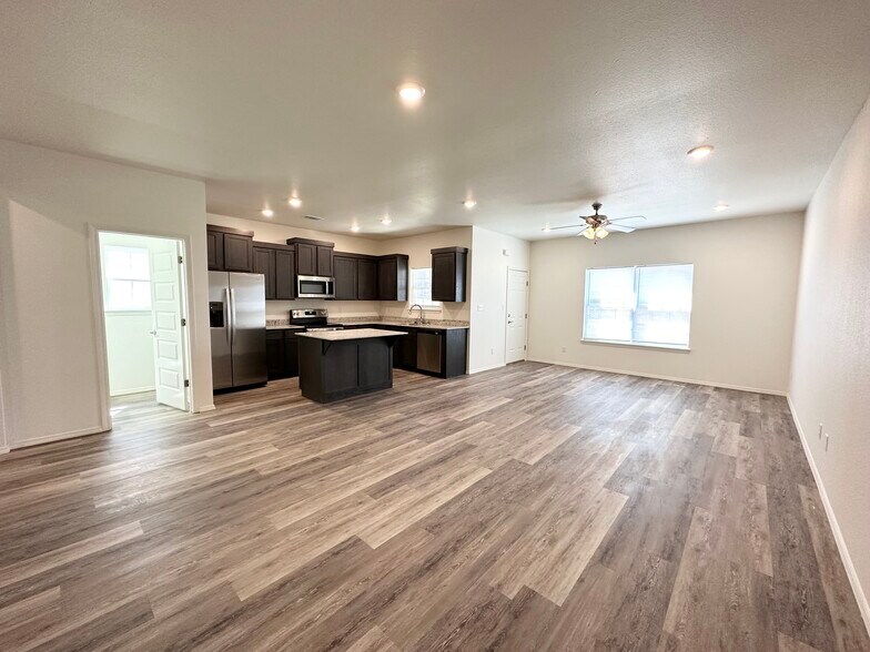 More Photos Of 4235 W Santa Fe St, Fayetteville Specialty For Sale