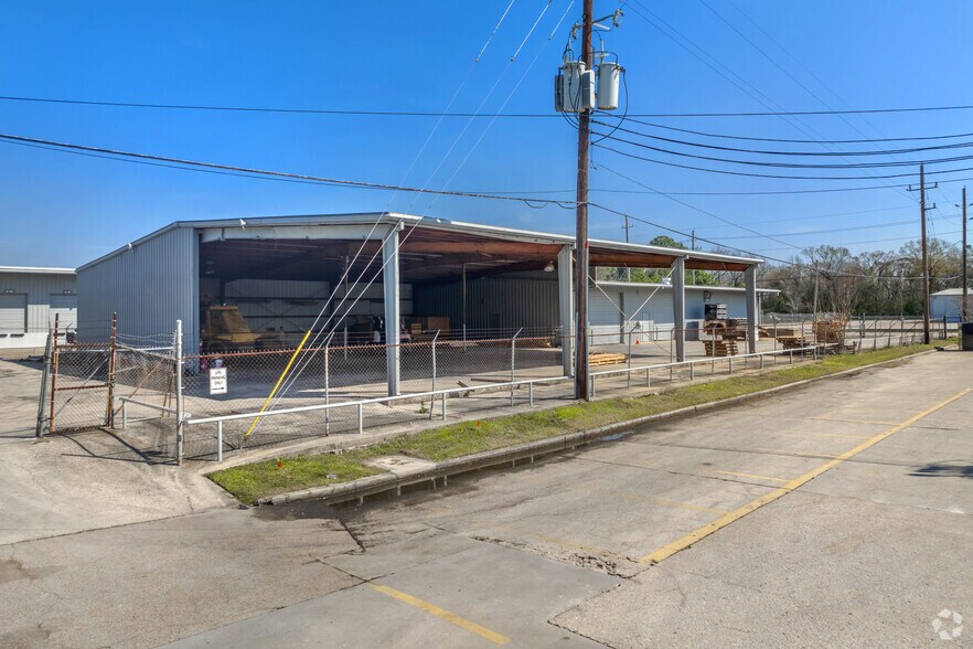 More Photos Of 15925 Morales Rd, Houston Unknown For Lease