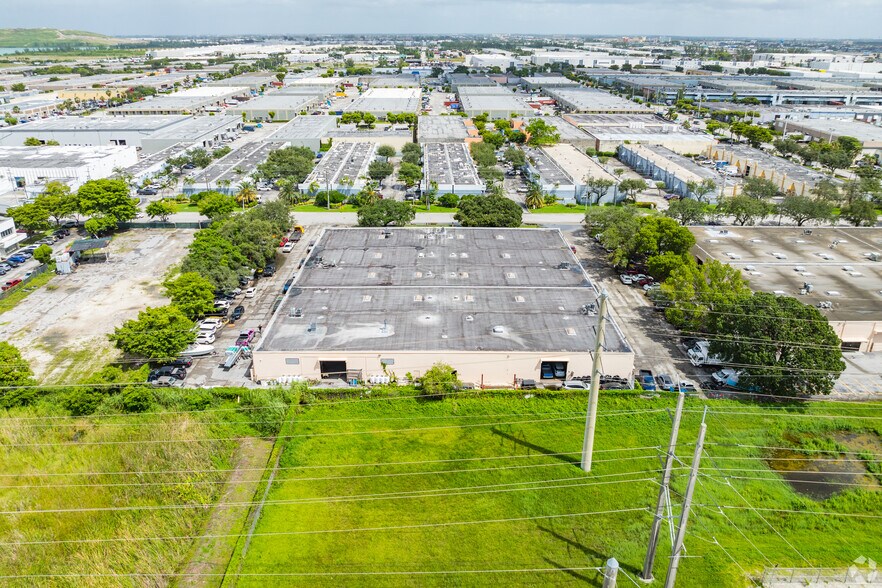 More Photos Of 6350-6370 NW 82nd Ave, Miami Light Manufacturing For Lease