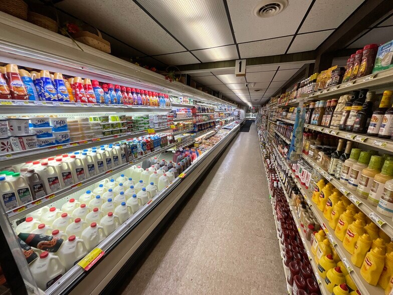 More Photos Of 56 N Howard Rd, Curtice Supermarket For Sale