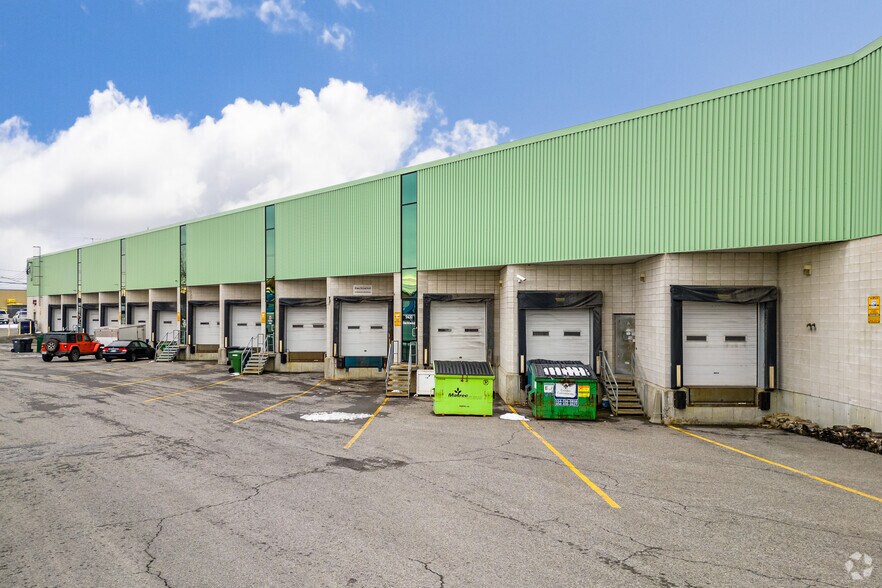 More Photos Of 9490-9490 Boul Henri-Bourassa W, Saint-Laurent Flex For Sale