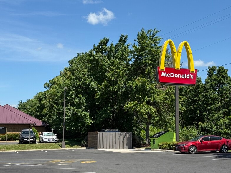 More Photos Of 403 Chatham Sq, Fredericksburg Office For Sale