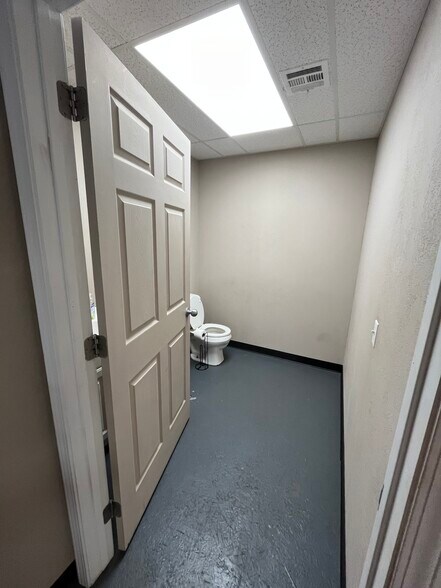 More Photos Of 110 Main St, Ringling General Retail For Sale