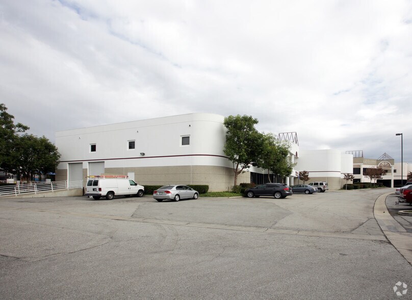 More Photos Of 1747 Wright Ave, La Verne Warehouse For Lease