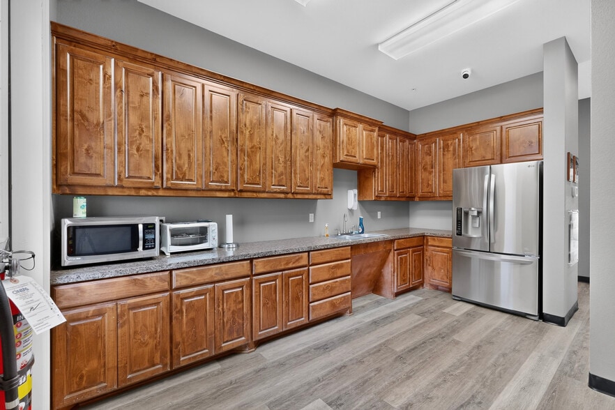 More Photos Of 2230 Bush Dr, McKinney Medical For Lease