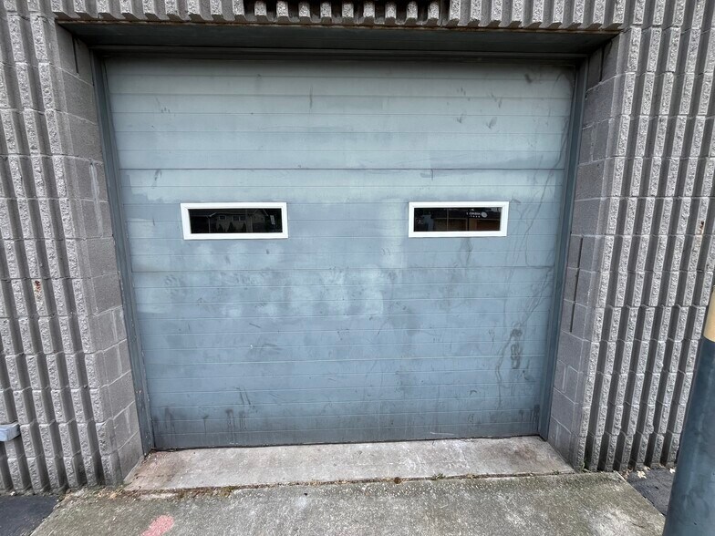 More Photos Of 1115 Lawrence Dr, Columbus Warehouse For Lease