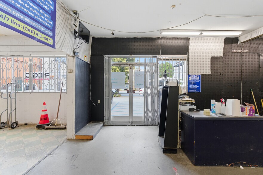 More Photos Of 18446 Vanowen St, Reseda Storefront For Sale