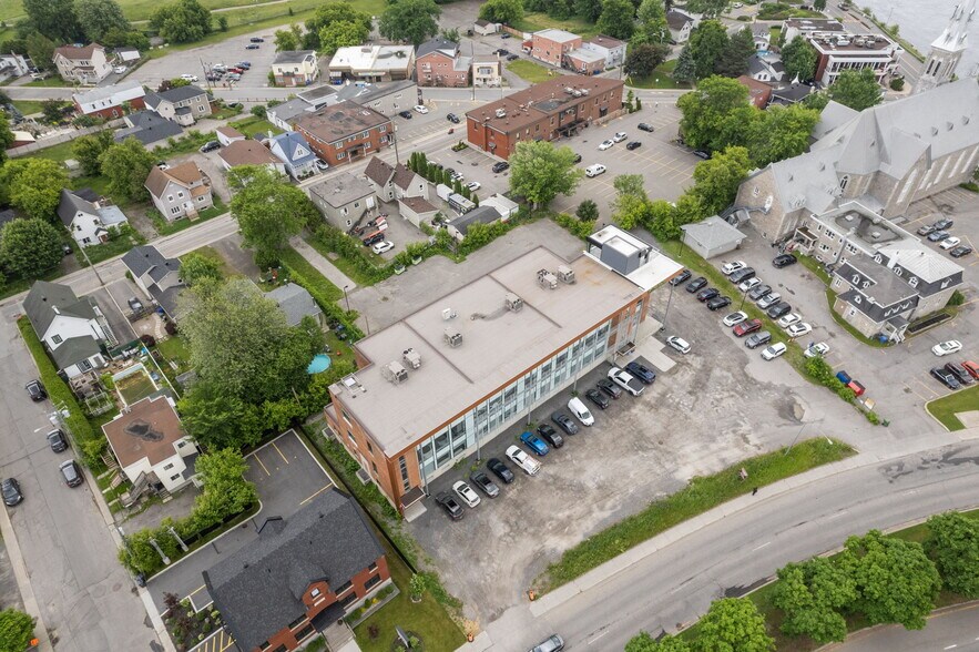More Photos Of 15 Boul Gréber, Gatineau Office For Sale