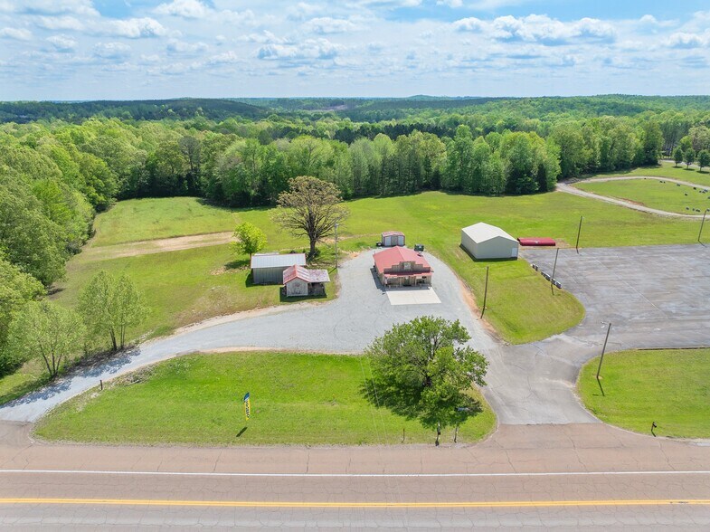 More Photos Of 2598 Tennessee Ave N, Parsons Storefront For Sale