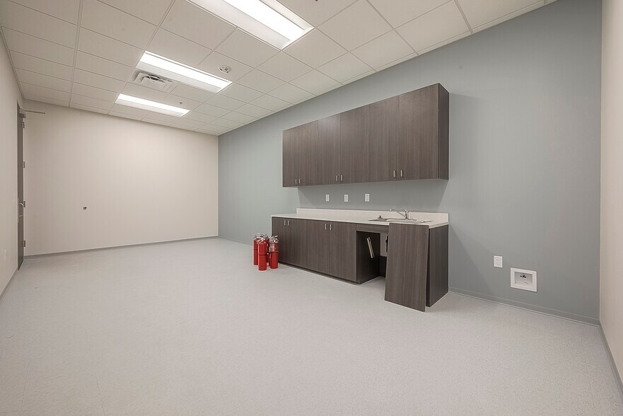 More Photos Of 13930 Journey Rd, Houston Warehouse For Sale