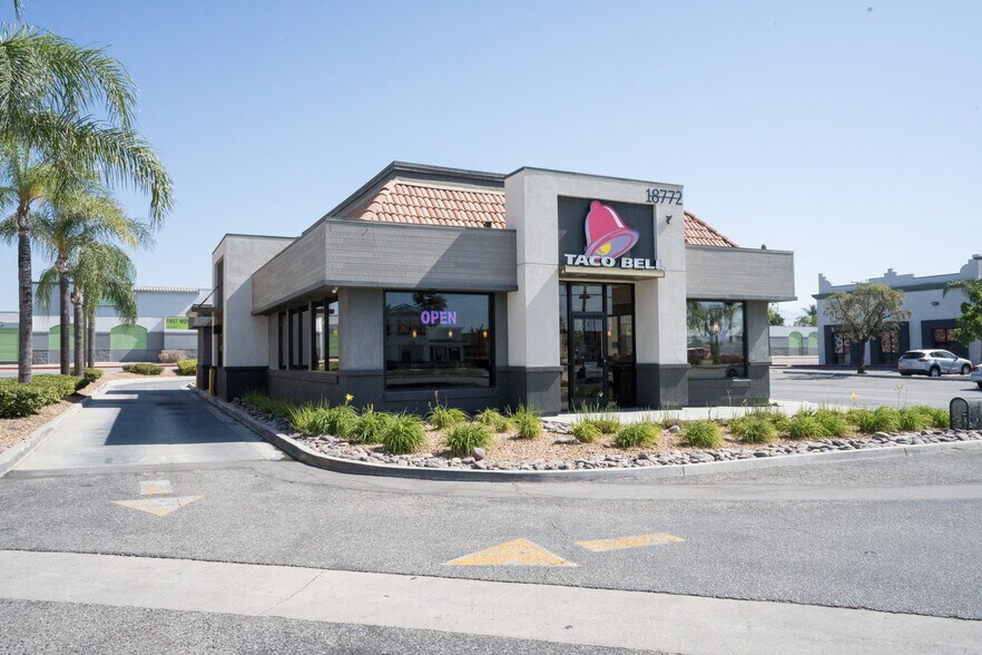 Primary Photo Of 18772 Valley Blvd, Bloomington Fast Food For Sale
