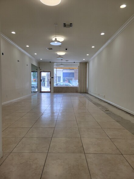 More Photos Of 215 S Robertson Blvd, Beverly Hills Storefront Retail Office For Lease