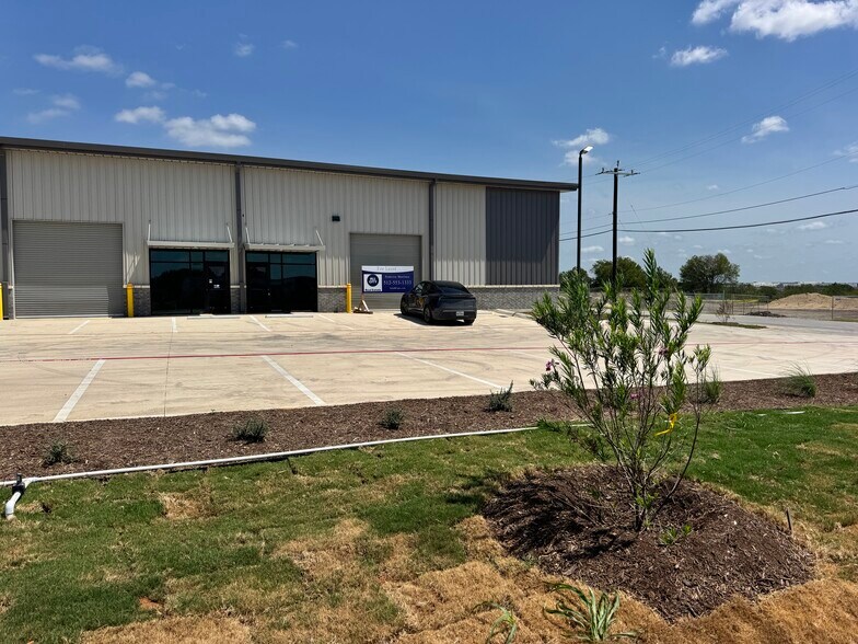 More Photos Of 5865 Houston St, San Antonio Distribution For Lease