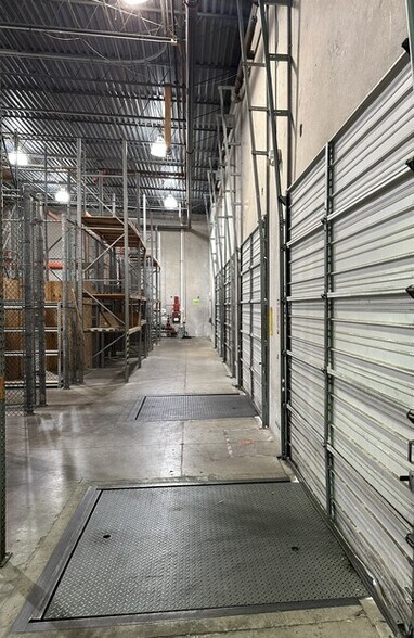 More Photos Of 2101 E Saint Elmo Rd, Austin Light Manufacturing For Lease