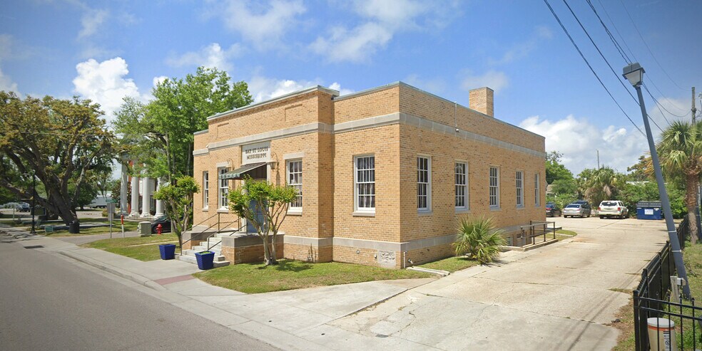 More Photos Of 137 Main St, Bay Saint Louis General Retail For Sale